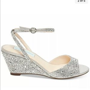 Betsy Johnson SB Elora Silver Size 7 Dress/Wedding Low Heeled Wedge